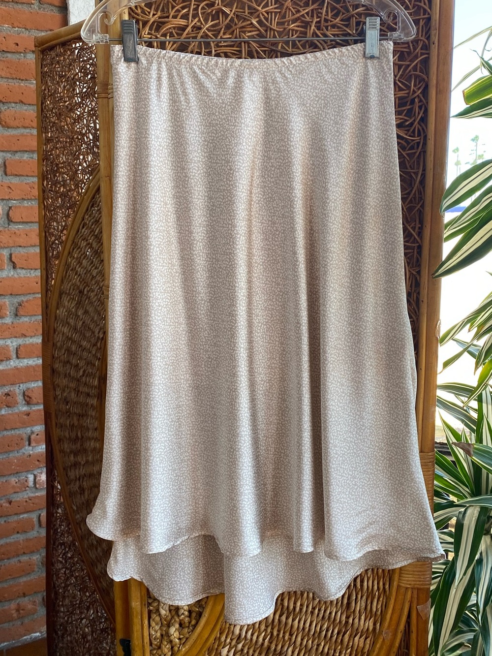 Sienna Sky Cream and Tan  High-Low Speckled Skirt New Condition
